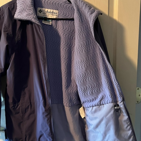 Columbia Lavender Women’s Jacket. Liner is a soft fleece. - Picture 4 of 7
